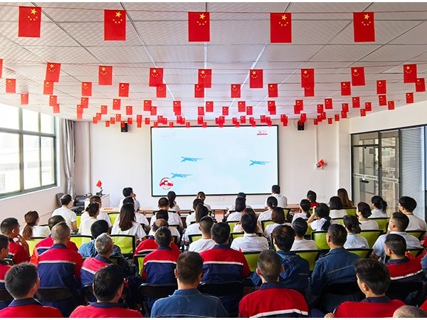 銘記歷史珍愛(ài)和平，砥礪奮進(jìn)開(kāi)創(chuàng)未來(lái)！歐能機(jī)械集體觀看勝利日紀(jì)念大會(huì)