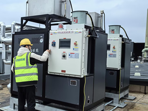 藥品原材料雙錐干燥機防爆水式模溫機