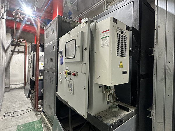 防腐劑蒸發(fā)器生產(chǎn)防爆電加熱模溫機(jī)