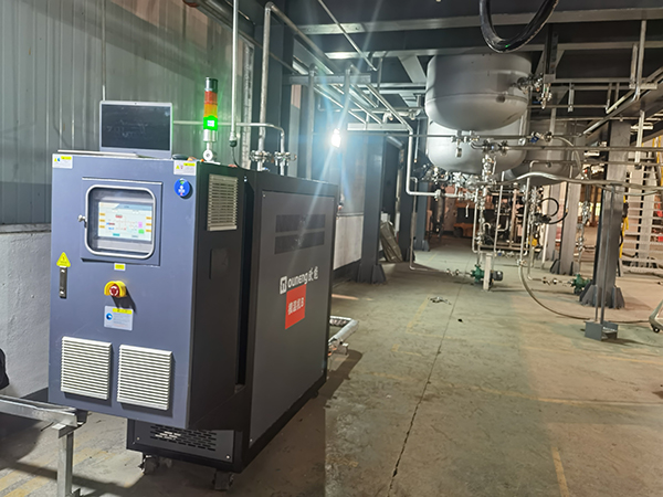 化工原料不銹鋼反應(yīng)釜控溫模溫機