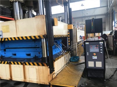 汽車(chē)內(nèi)飾件成型_隔熱墊熱壓成型模溫機(jī)